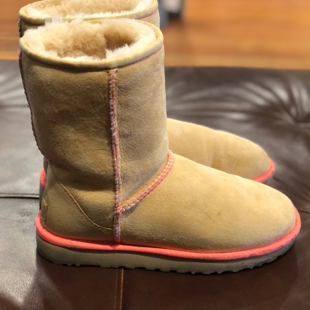 UGGS